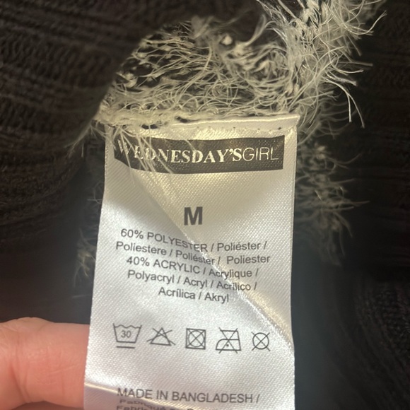 Wednesday’s Girl Leopard Print Sweater NWT - Picture 2 of 4